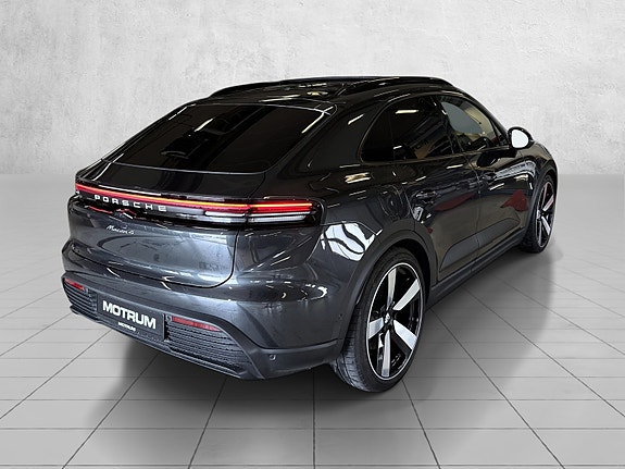 Porsche Macan 4 4 of 5