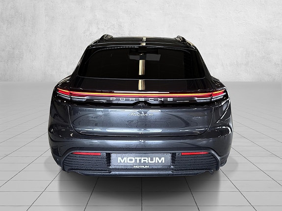Porsche Macan 4 5 of 5