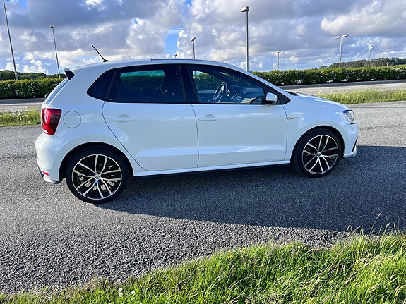 Volkswagen Polo 2 of 27