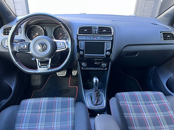 Volkswagen Polo 12 of 27