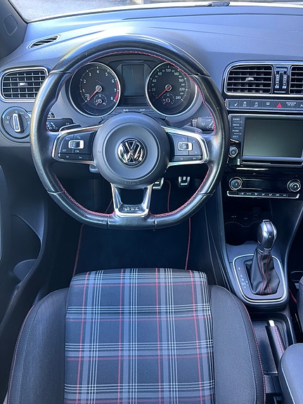 Volkswagen Polo 13 of 27