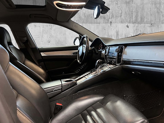 Porsche Panamera 4 27 of 30