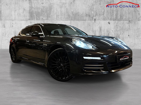Porsche Panamera 4 3 of 30