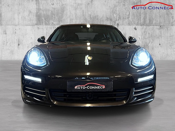 Porsche Panamera 4 2 of 30