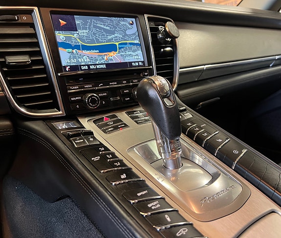 Porsche Panamera 4 23 of 30