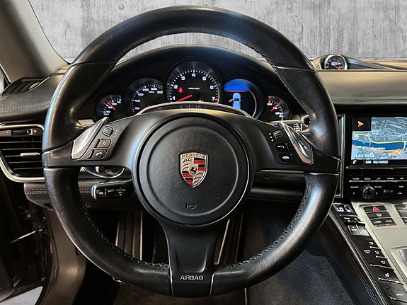 Porsche Panamera 4 18 of 30