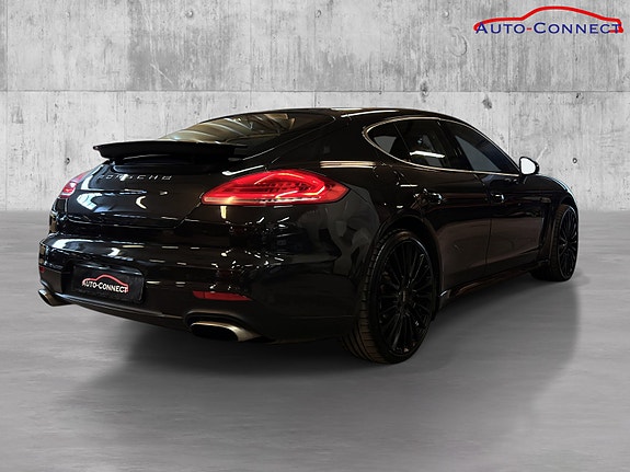 Porsche Panamera 4 8 of 30