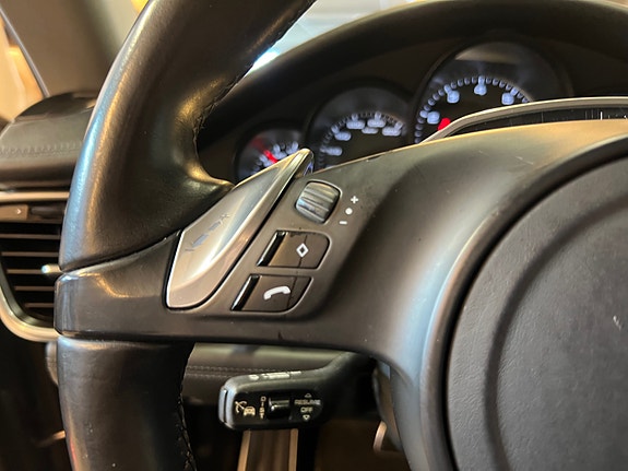 Porsche Panamera 4 17 of 30
