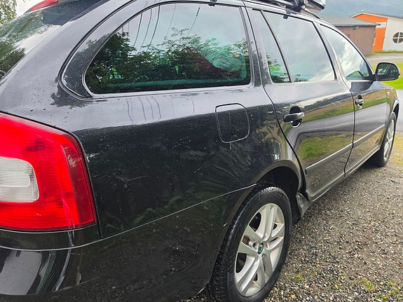 Skoda Octavia 2 of 5