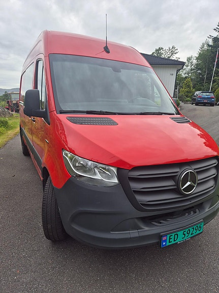 Mercedes-Benz Sprinter 2 of 30