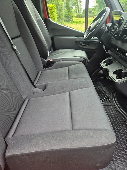 Mercedes-Benz Sprinter 28 of 30