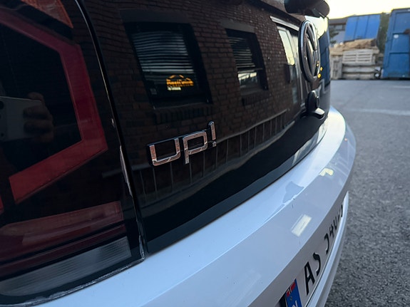 Volkswagen UP! 7 of 30
