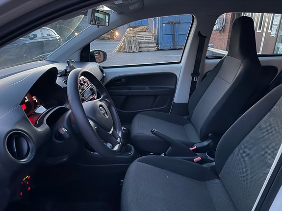 Volkswagen UP! 22 of 30