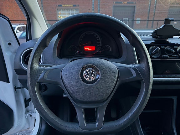 Volkswagen UP! 27 of 30