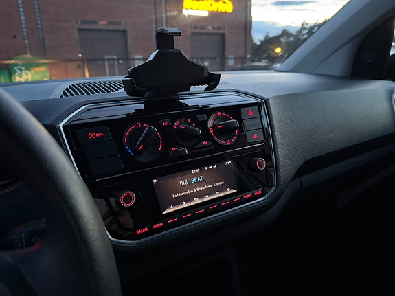 Volkswagen UP! 29 of 30