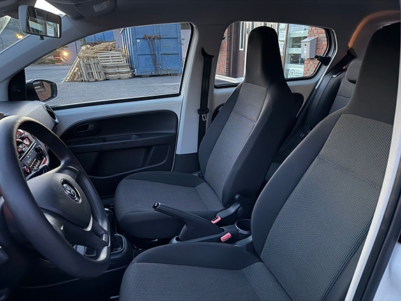 Volkswagen UP! 23 of 30