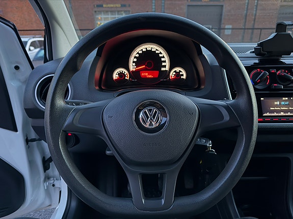 Volkswagen UP! 26 of 30