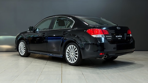 Subaru Legacy 3 of 5