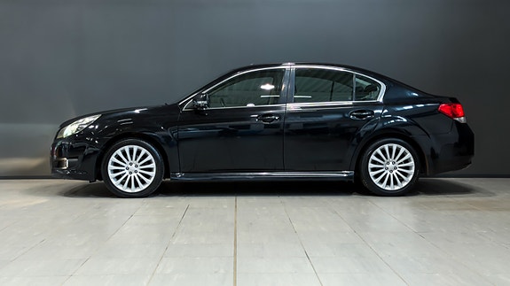 Subaru Legacy 2 of 5