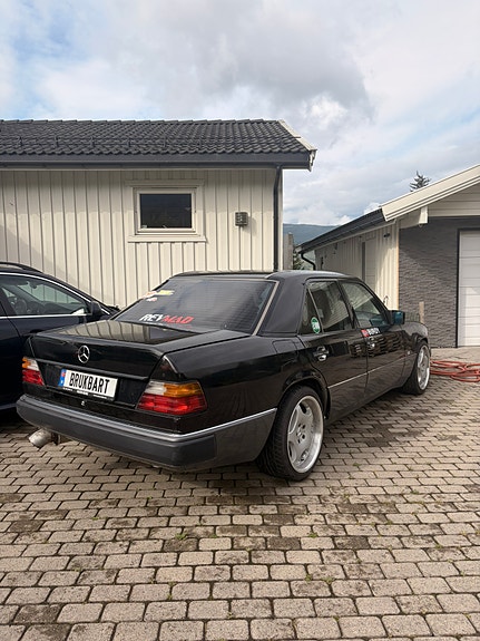 Mercedes-Benz 300 D 7 of 12