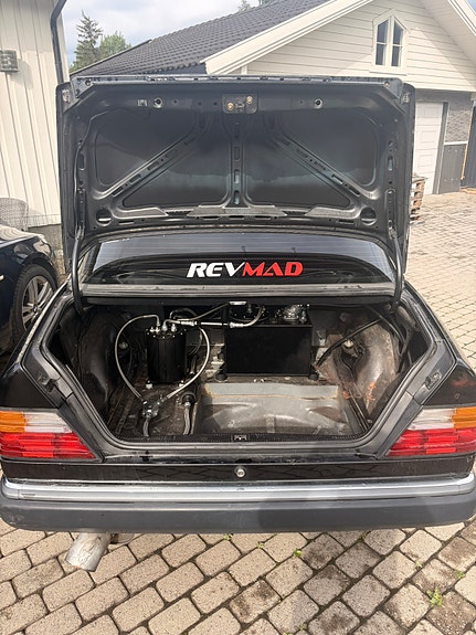 Mercedes-Benz 300 D 9 of 12