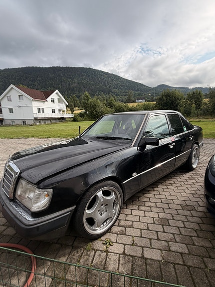 Mercedes-Benz 300 D 8 of 12