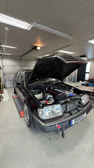Mercedes-Benz 300 D 2 of 12