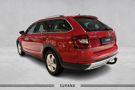 Skoda Octavia Scout 3 of 5