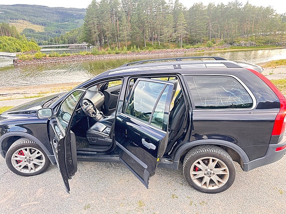 Volvo XC90 4 of 5