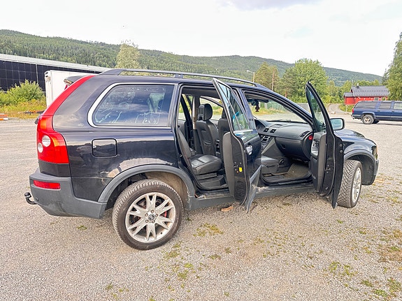 Volvo XC90 3 of 5