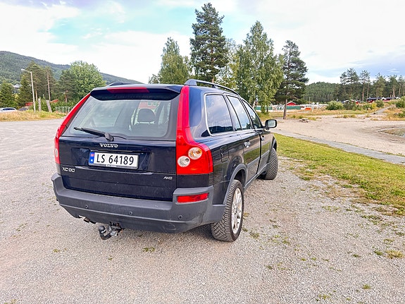 Volvo XC90 2 of 5