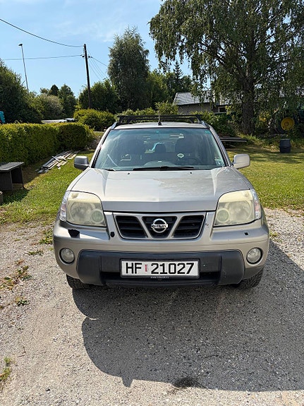 Nissan X-Trail 2 of 5