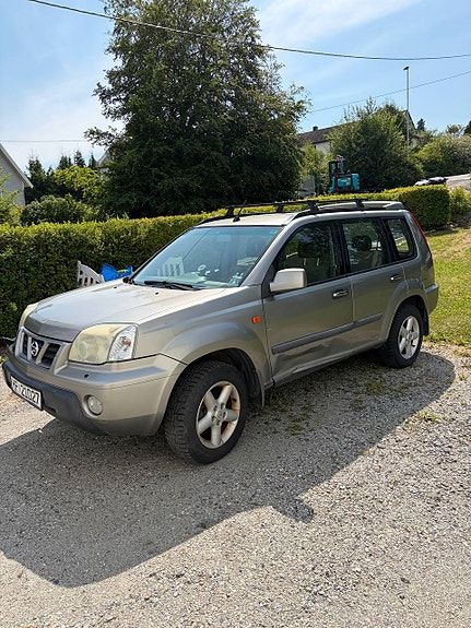 Nissan X-Trail 3 of 5