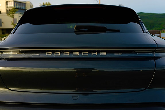 Porsche Taycan 4 7 of 30