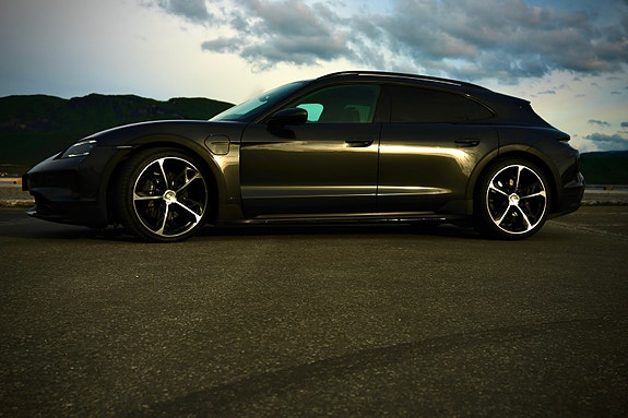 Porsche Taycan 4 15 of 30