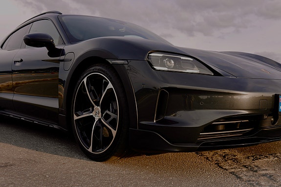 Porsche Taycan 4 3 of 30