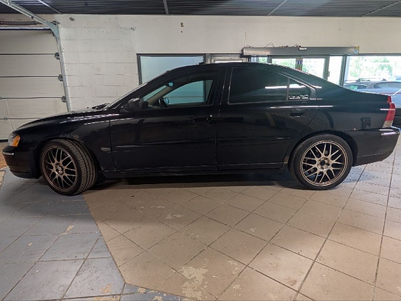 Volvo S60 2 of 5