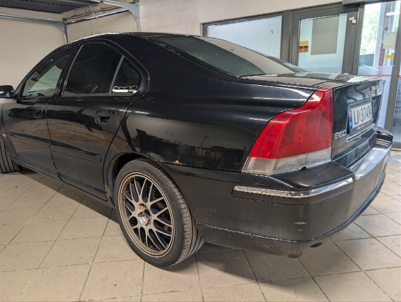 Volvo S60 3 of 5