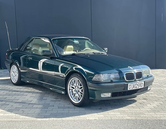 BMW 328i 2 of 11