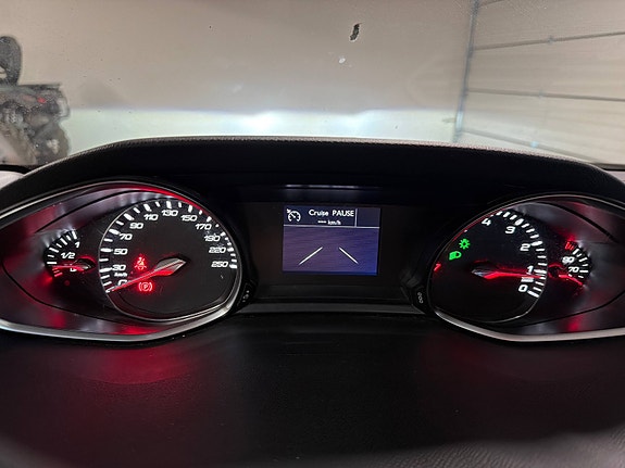Peugeot 308 8 of 25