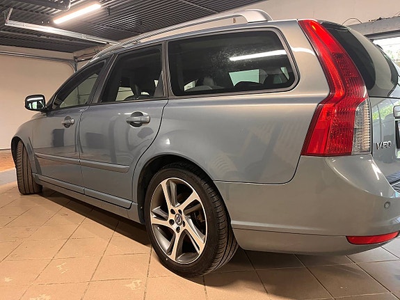 Volvo V50 3 of 30