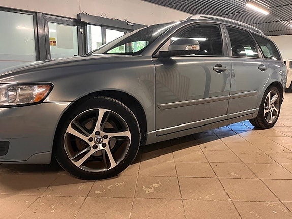 Volvo V50 2 of 30