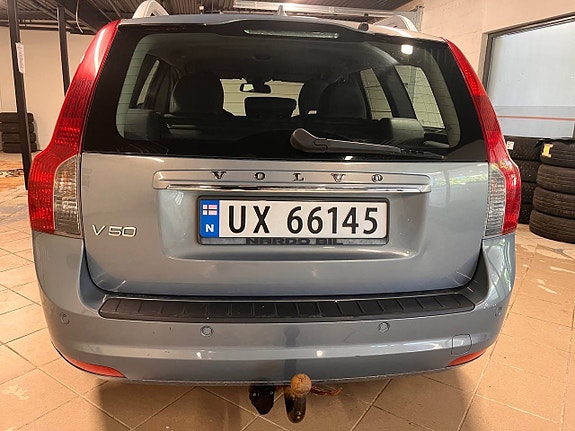 Volvo V50 4 of 30