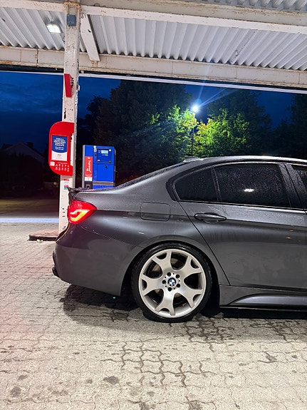 BMW 335i 7 of 19