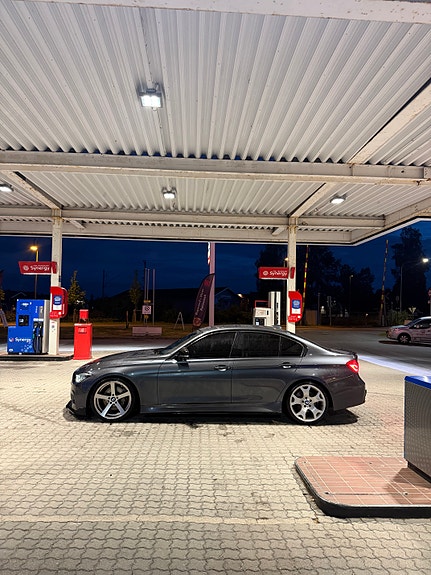 BMW 335i 3 of 19