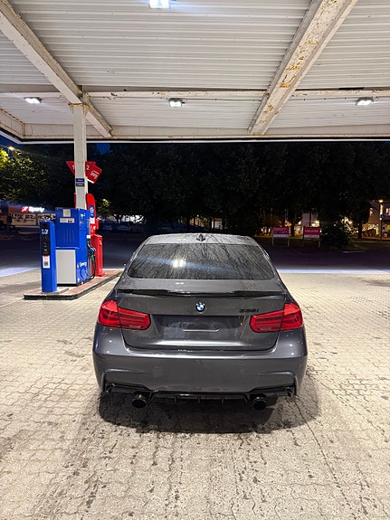 BMW 335i 6 of 19