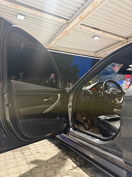 BMW 335i 13 of 19