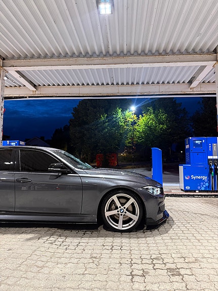 BMW 335i 9 of 19