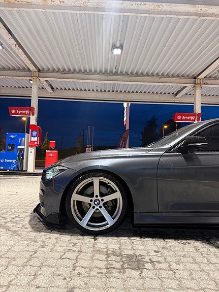 BMW 335i 4 of 19