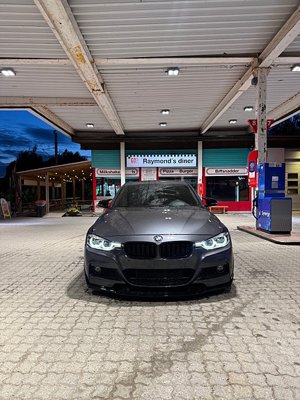 BMW 335i 2 of 19